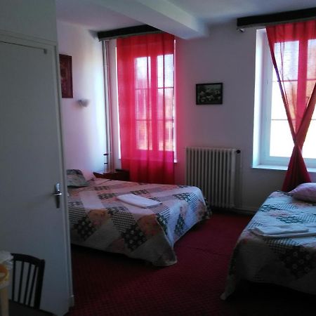 Le Relais De La Marche Hotel Aigurande Bagian luar foto