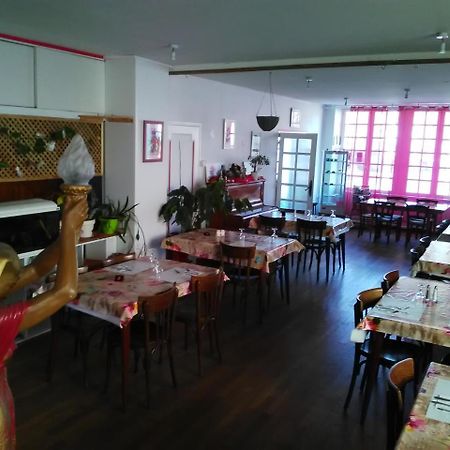 Le Relais De La Marche Hotel Aigurande Bagian luar foto
