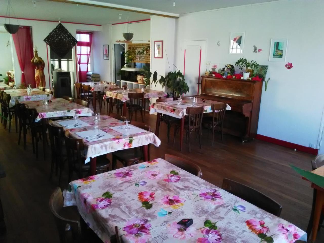 Le Relais De La Marche Hotel Aigurande Bagian luar foto